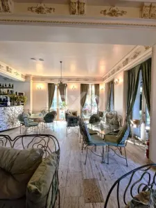 CAFENEA &amp; RESTAURANT BISTRO DE VANZARE –  CENTRUL VECHI TARGOVISTE - foto 3