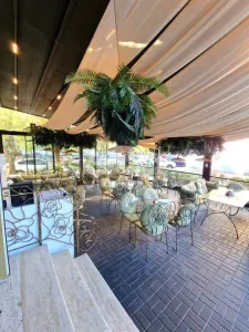 CAFENEA &amp; RESTAURANT BISTRO DE VANZARE –  CENTRUL VECHI TARGOVISTE - foto 7