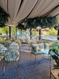 CAFENEA &amp; RESTAURANT BISTRO DE VANZARE –  CENTRUL VECHI TARGOVISTE - foto 9