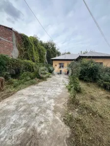 Casa pe parter 3 camere ingrijita curte si gradina Gaesti Nord - Gaesti
