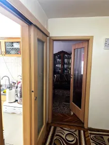 LIPOVEI - ETAJ 1 - 4 CAMERE - 3 BALCOANE - CENTRALA PROPRIE - DECOMANDAT - GARAJ+ BOXA - foto 2