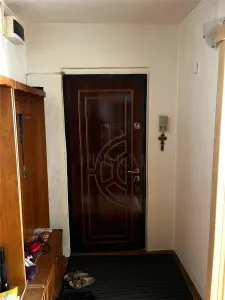 LIPOVEI - ETAJ 1 - 4 CAMERE - 3 BALCOANE - CENTRALA PROPRIE - DECOMANDAT - GARAJ+ BOXA - foto 3
