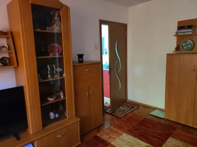 Mobilat si utilat la etajul 1 in bloc anvelopat - foto 2