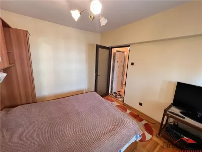Apartament 3 camere, ultracentral, etaj 9, renovat ,mobilata si utilat - foto 8