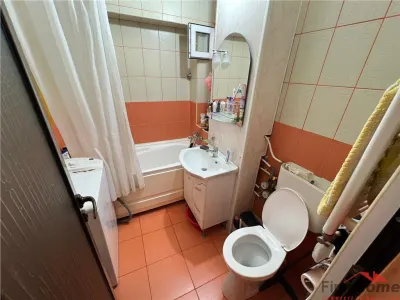 Apartament 3 camere, ultracentral, etaj 9, renovat ,mobilata si utilat - foto 9