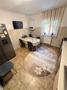 LIPOVEI - 2 CAM - ETAJUL 1 - DECOMANDAT - CENTRALA PROPRIE - SPATIOS- - foto 3