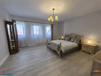 Vila impunatoare cu 6 camere spatioase in stil american - foto 29