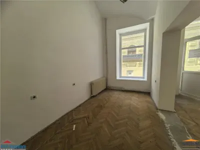 SPATIU COMERCIAL / BIROU ULTRACENTRAL ARAD – ACCES STRADĂ – 39.000 € - foto 5