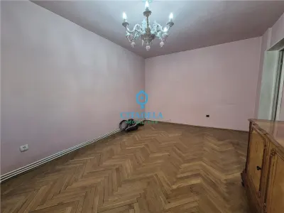 Apartament 4 camere Cetate etaj1,garaj,123000 euro - foto 3