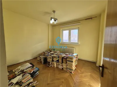 Apartament 4 camere Cetate etaj1,garaj,123000 euro - foto 4