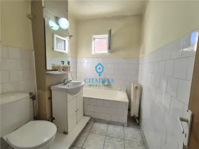 Apartament 4 camere Cetate etaj1,garaj,123000 euro - foto 10