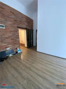 Inchiriez Spatiu  Comercial cu intrare din Bulevard - foto 2