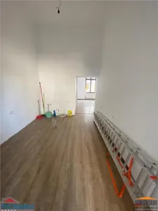Inchiriez Spatiu  Comercial cu intrare din Bulevard - foto 13