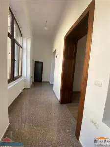 Inchiriez Spatiu  Comercial cu intrare din Bulevard - foto 15