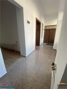 Inchiriez Spatiu  Comercial cu intrare din Bulevard - foto 18