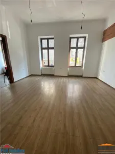 Inchiriez Spatiu  Comercial cu intrare din Bulevard - foto 3