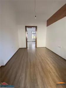 Inchiriez Spatiu  Comercial cu intrare din Bulevard - foto 8