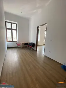 Inchiriez Spatiu  Comercial cu intrare din Bulevard - foto 9