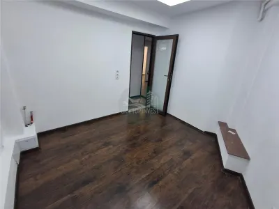 Spatiu comercial  birouri 70mp zona Centrala - foto 6