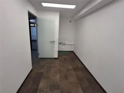 Spatiu comercial  birouri 70mp zona Centrala - foto 7