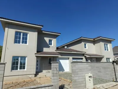 Duplex despartit prin garaj - teren 400 mp 5 camere - - Mosnita Veche
