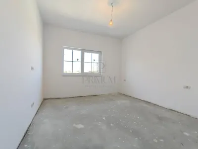 Duplex despartit prin garaj - teren 400 mp 5 camere - - foto 9