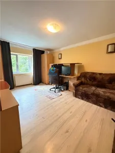Vanzare apartament 2 camere decomandat, etaj 1, intrare Racadau - Brasov