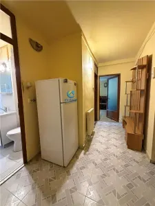 Vanzare apartament 2 camere decomandat, etaj 1, intrare Racadau - foto 5
