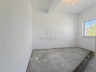 Duplex 5 camere - despartit prin garaj - teren generos - foto 12