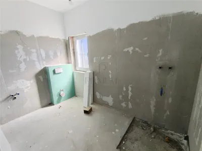 Duplex 5 camere - despartit prin garaj - teren generos - foto 14