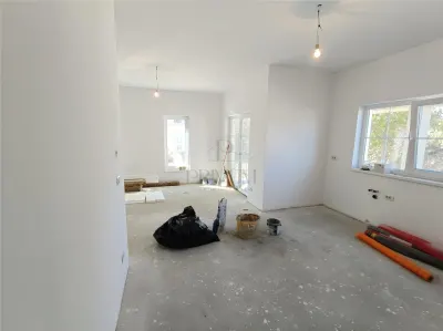 Duplex 5 camere - despartit prin garaj - teren generos - foto 3