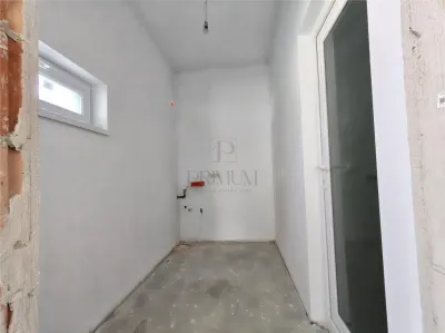 Duplex 5 camere - despartit prin garaj - teren generos - foto 7