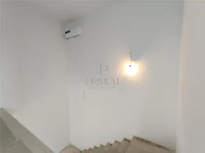 Duplex 5 camere - despartit prin garaj - teren generos - foto 8