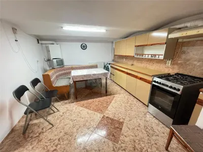 Casa individuala 4 camere si curte zona Lupeni - foto 11