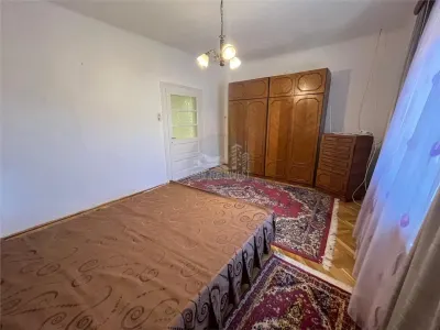 Casa individuala 4 camere si curte zona Lupeni - foto 7