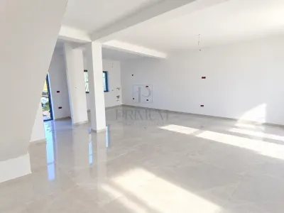 DUPLEX PE ETAJ - 3 CAMERE - FINISAJE LA CERERE - foto 2