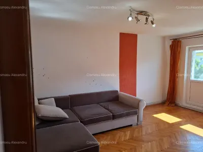 Inchiriez apartament 3 camere , 2 bai zona centrala - foto 2
