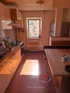 Inchiriez apartament 3 camere , 2 bai zona centrala - Sibiu