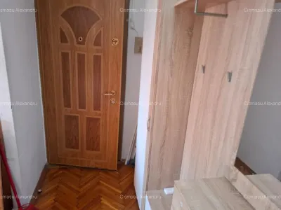 Inchiriez apartament 3 camere , 2 bai zona centrala - foto 10