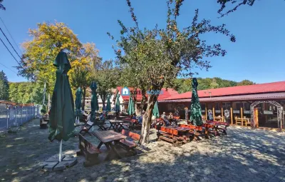 Oportunitate de business: complex turistic cu restaurant, terase si pensiune – Sambata de Sus - Statiunea Climaterica Sambata
