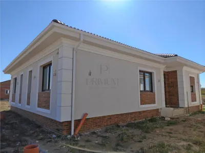 Duplex pe plan - canalizare - personalizare interioara - foto 1