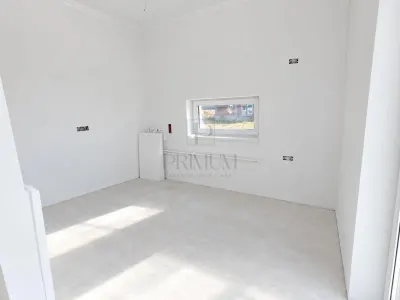 Duplex pe plan - canalizare - personalizare interioara - foto 4