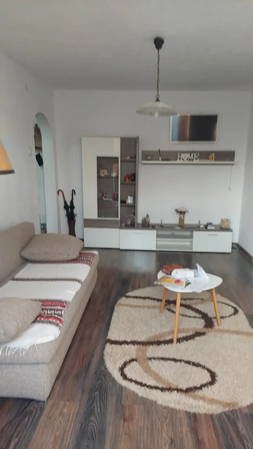 Inchiriez apartament 2 camere, zona Vlaicu(langa Pizza 5 Colturi),et.3/4, termopan, aer conditionat, gresie, faianta, parchet, mobilat, utilat modern, frigider, aragaz, masina automata, sufrageria mar - Arad