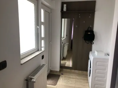Garsoniera la parterul unei vile cu curte - Zona Nicolina,  2 min de Jumbo - foto 6