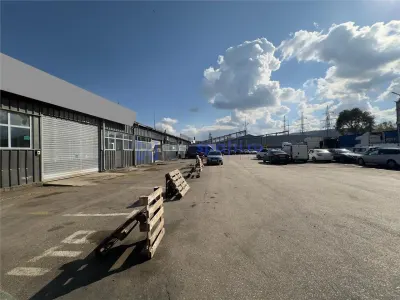Hale de la 140mp la 500mp, Calea Chisinaului, zona Lukoil - foto 6