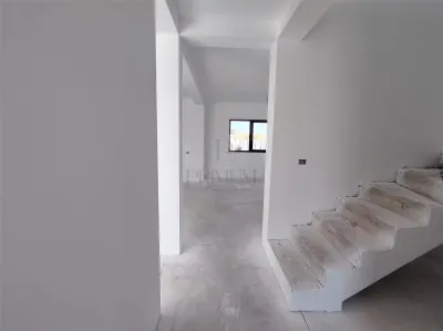 Duplex in locatie excelenta - living spatios - toate utilitatile - foto 4