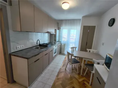 Apartament 2 camere balcon parcare zona Sub Arini - foto 4