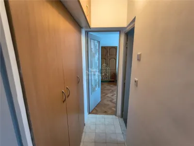 Apartament 2 camere balcon parcare zona Sub Arini - foto 6