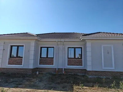 Duplex 3 camere - personalizare interioara - zona linistita - Mosnita Noua