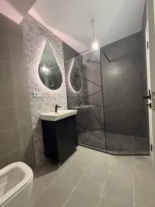 Apartament de vânzare cu 2 camere, situat într-un complex rezidențial Copou | intabulat, aproape de Mega Image Royal | - foto 3